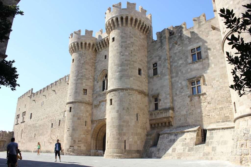 location de voiture Rhodes Château Médiéval de la Vieille Ville de Rhodes