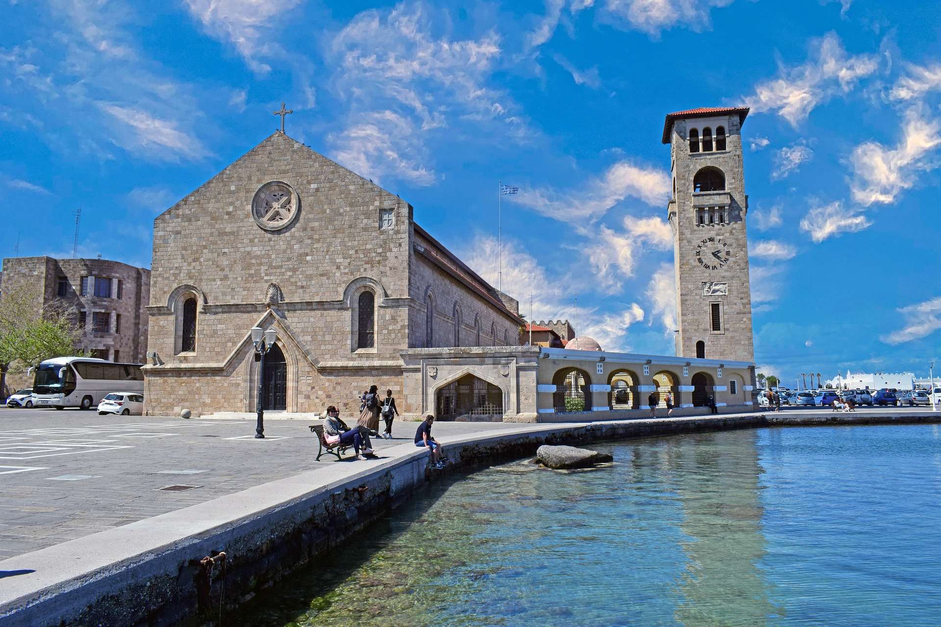 location de voitures Rhodes grande eglise du port de Mandraki