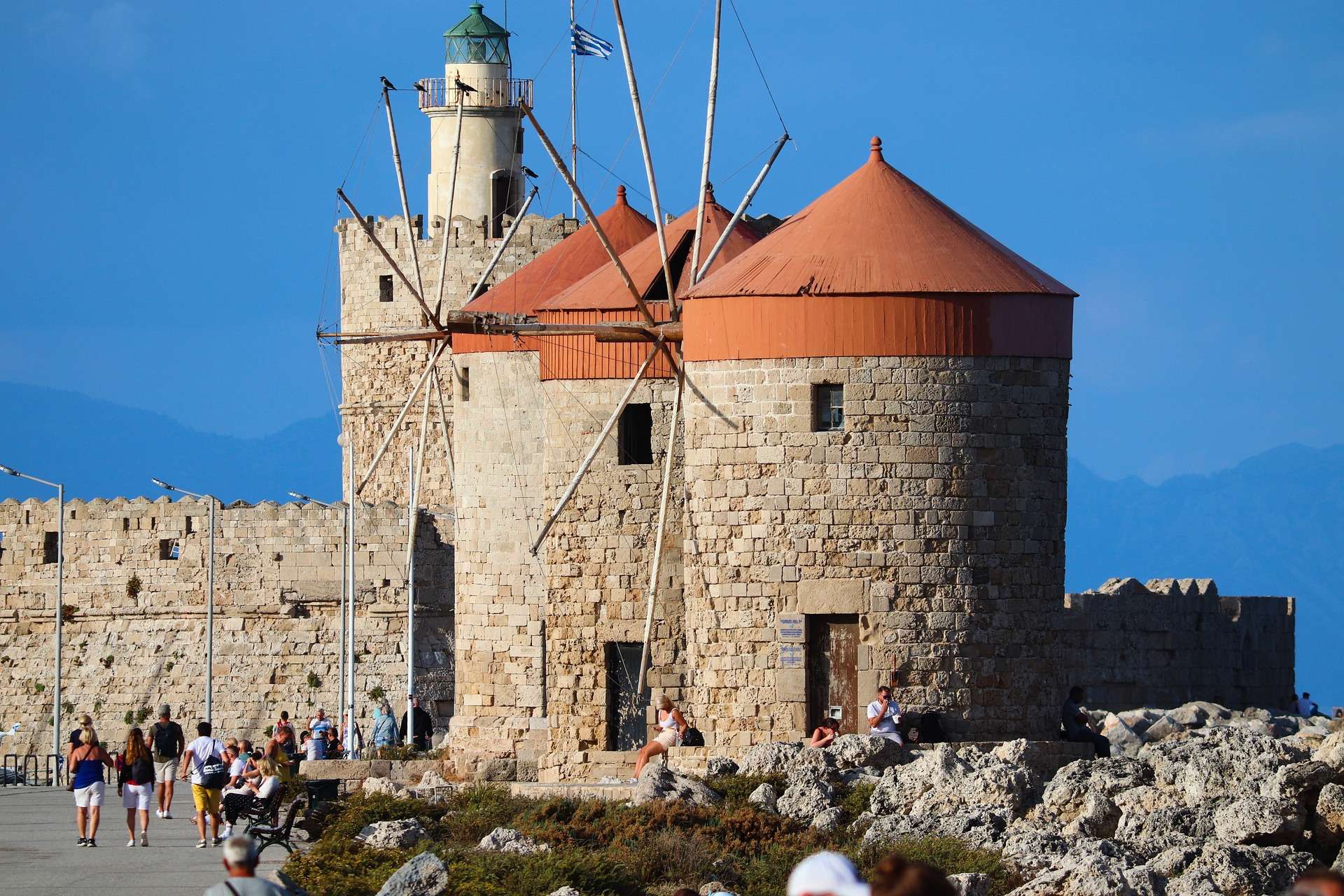 location de voitures Rhodes Moulins de l'ancien port de Mandraki