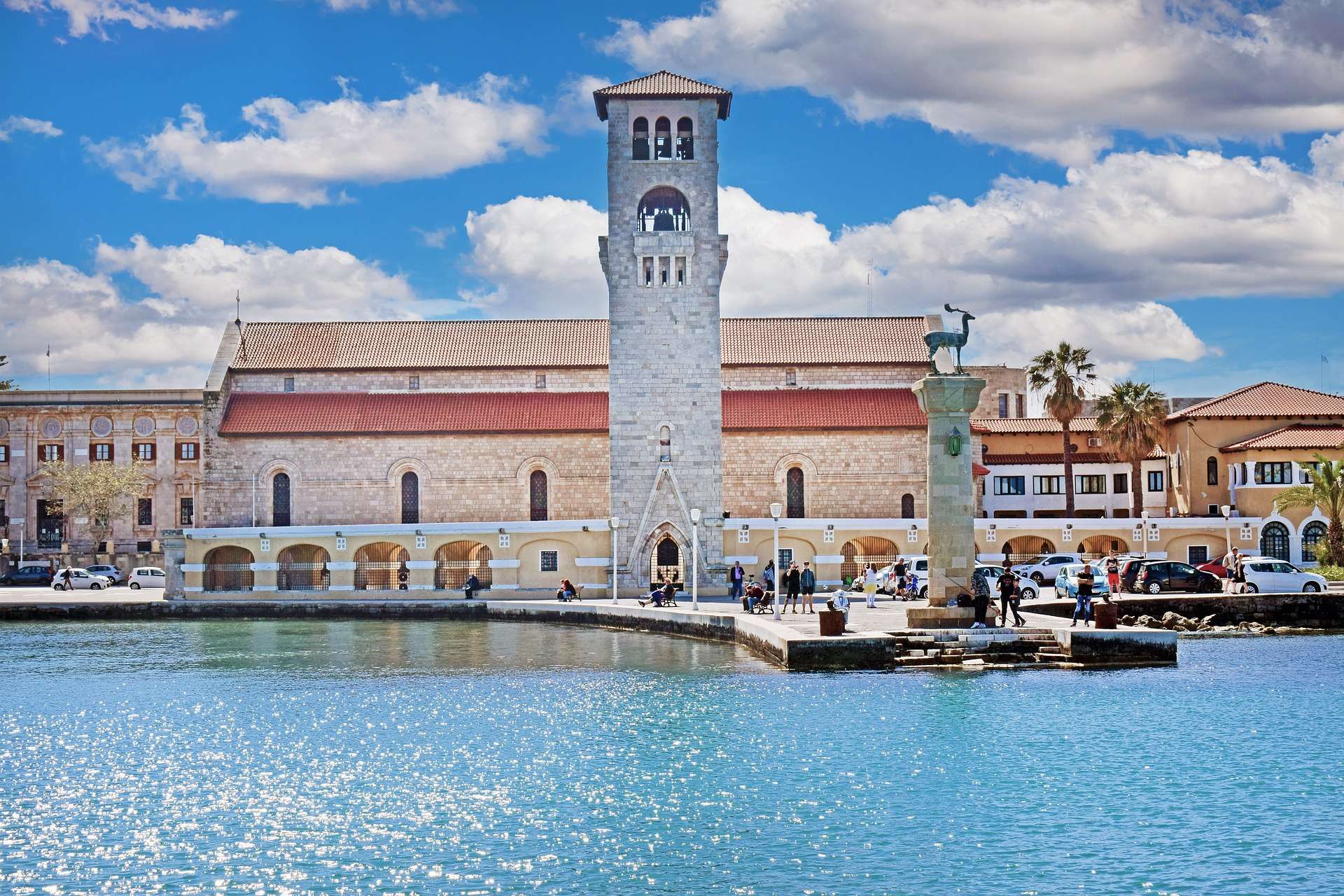 location de voitures Rhodes Église Evangelismos Mandraki